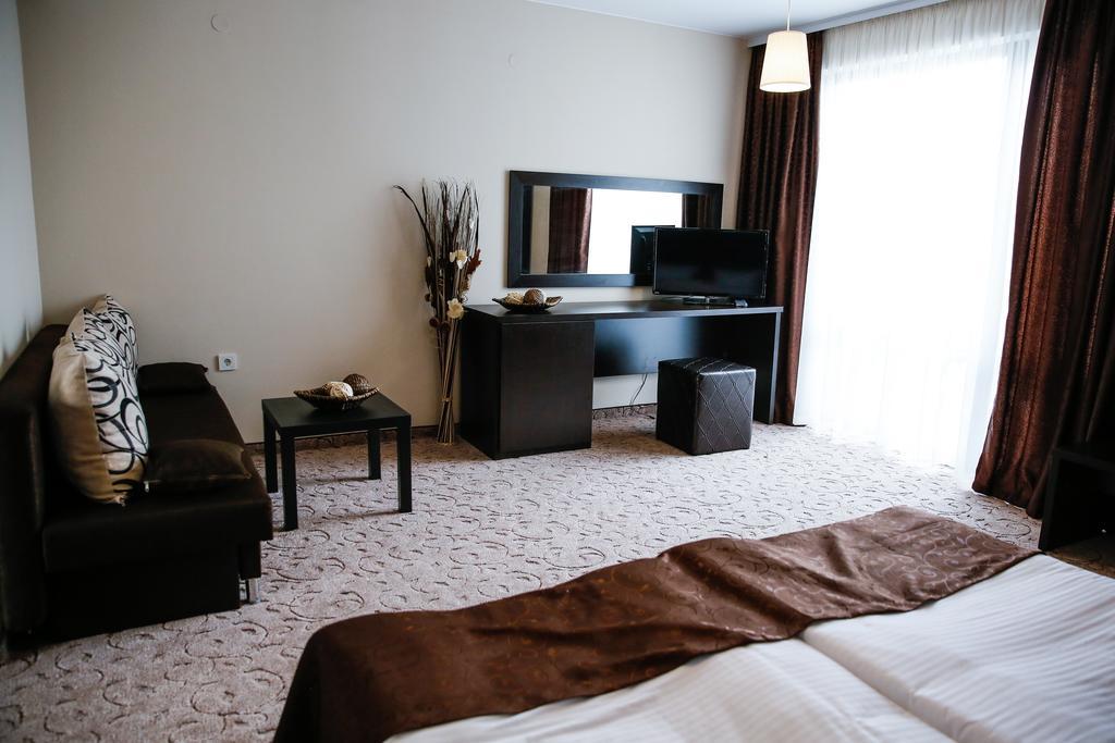 Einstein House & Spa Marchevo Ruang foto